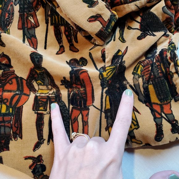 Vintage Velvet Boat Neck Medieval Knights Warriors Print Armor Cropped Shirt - Picture 15 of 15